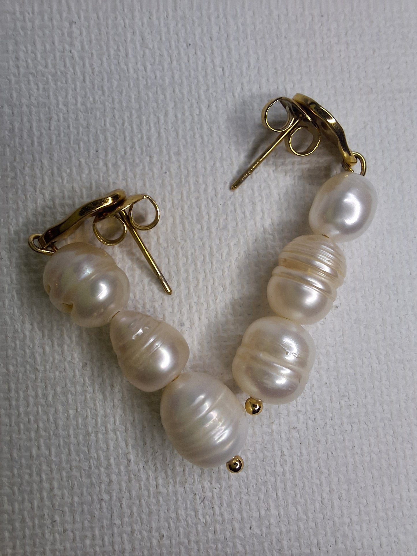 Baroque Pearl earings.