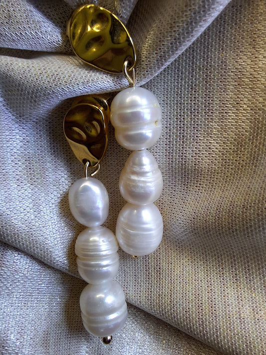 Baroque Pearl earings.